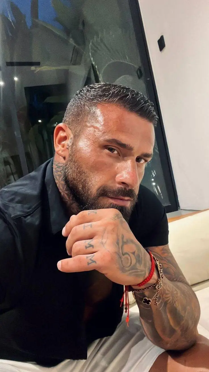 ai character: DANIZ background