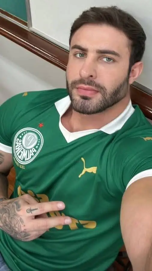 ai character: FIN background