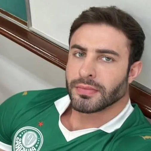 chat with ai character: FIN