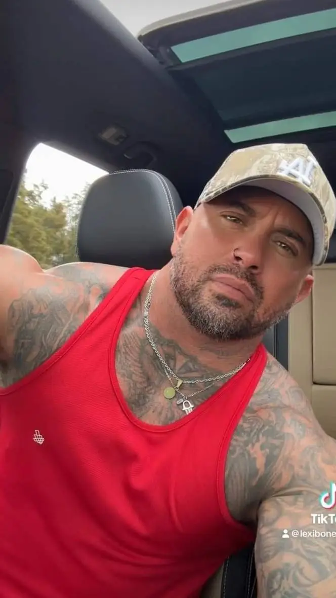 ai character: EIN background