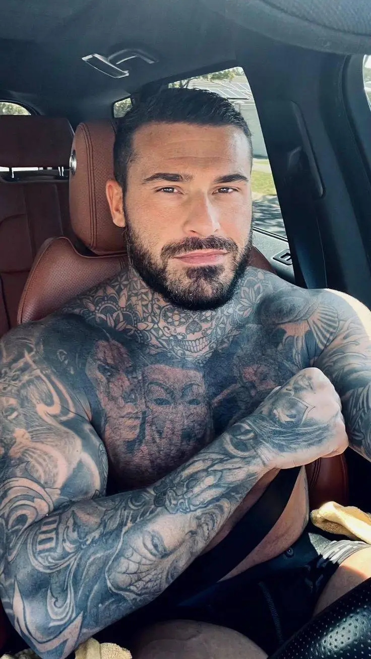 ai character: DIN background