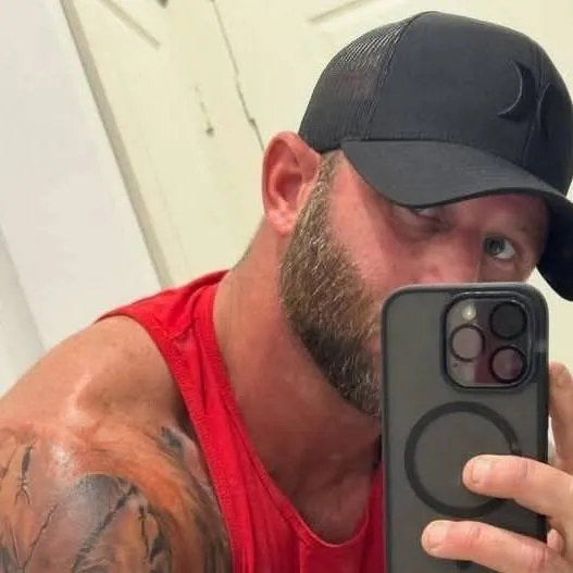 chat with ai character: FIT