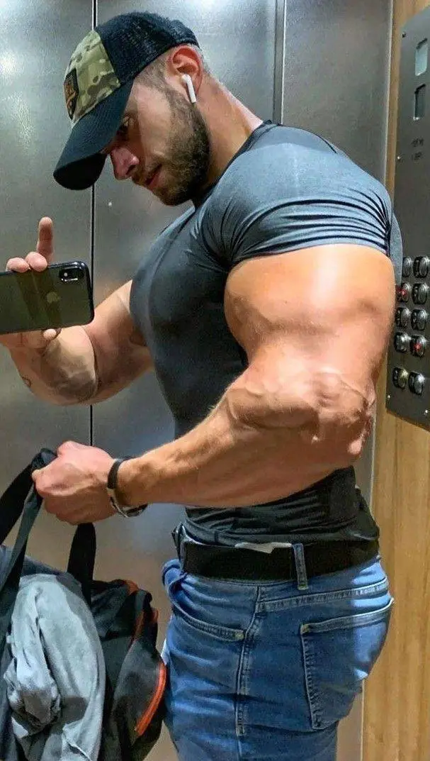 ai character: ARIN background