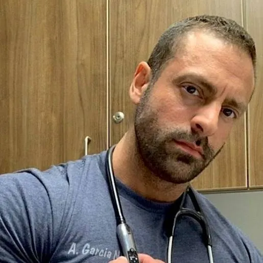 chat with ai character: FIN