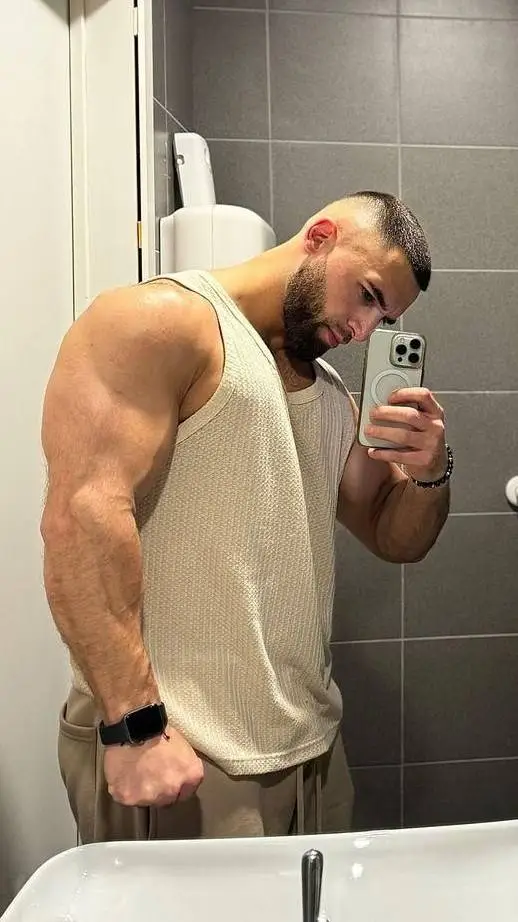 ai character: RUM background