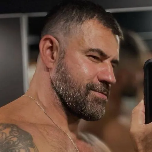 chat with ai character: YUN