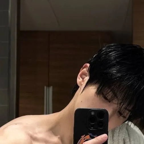 chat with ai character: FIN