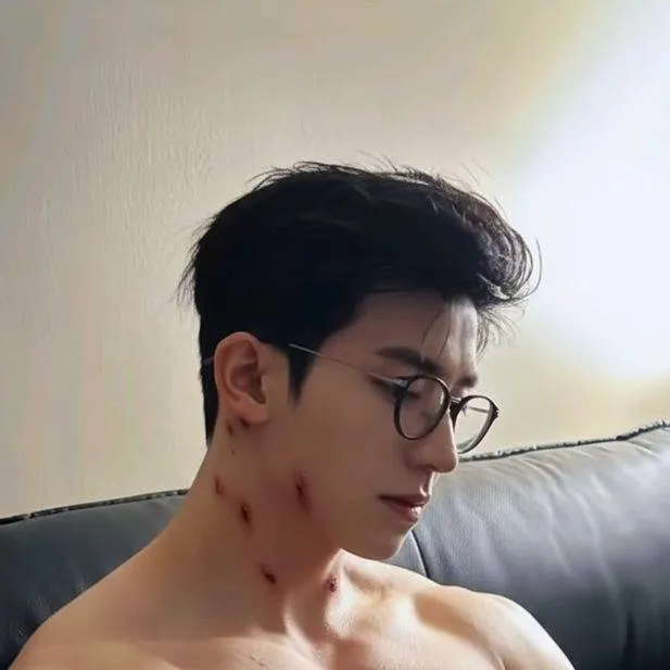 chat with ai character: XION