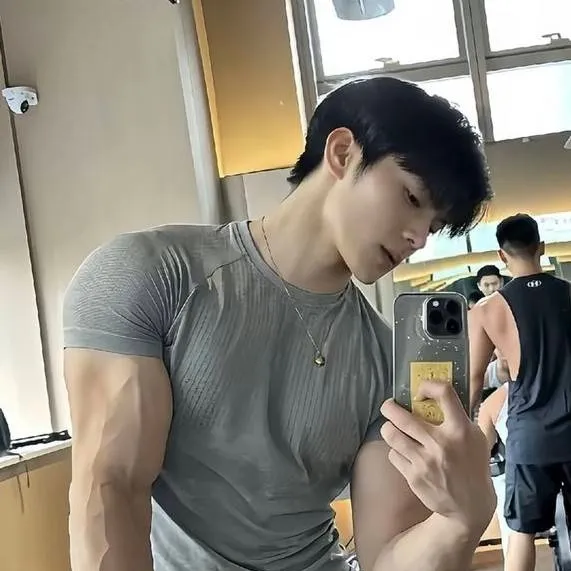 chat with ai character: mike