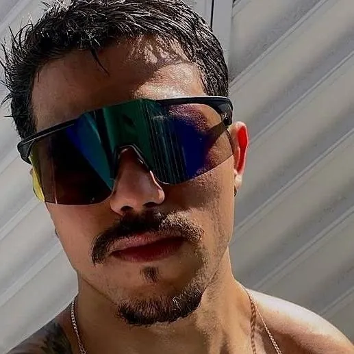 chat with ai character: James 