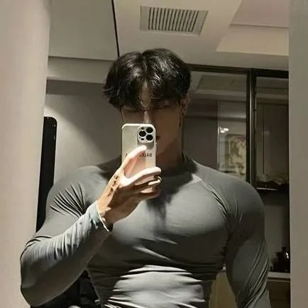 chat with ai character: Alexander 