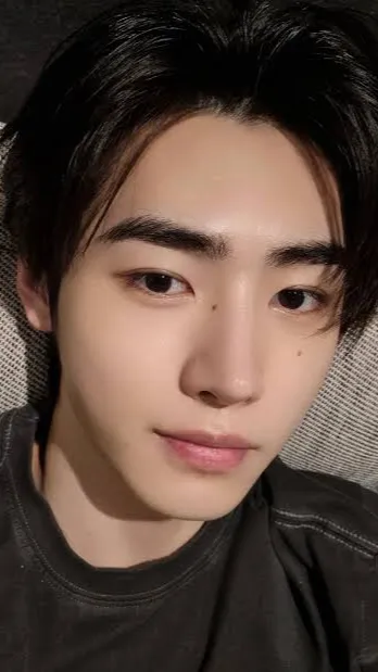 Talkie AI - Chat with Sunghoon 