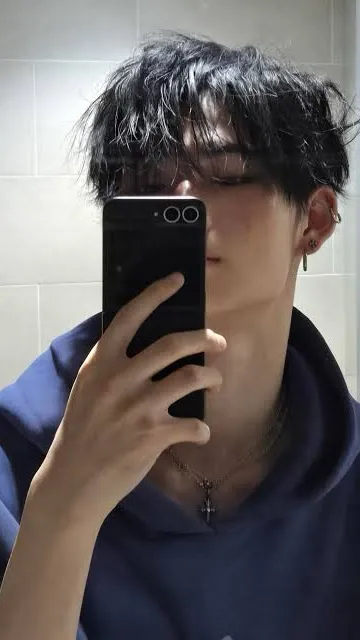 ai character: Ni-ki background