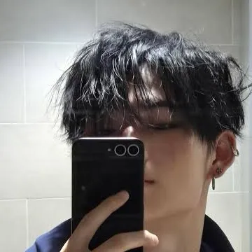 chat with ai character: Ni-ki