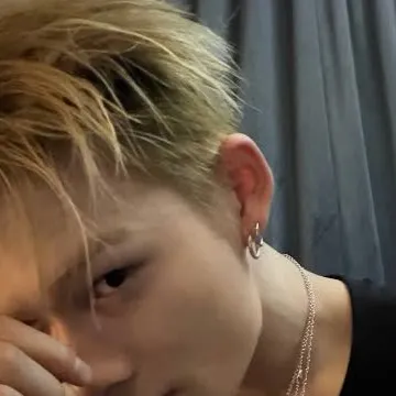 chat with ai character: Niki