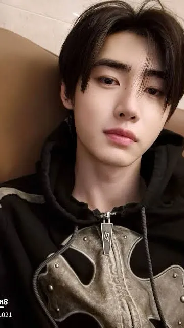 ai character: Sunghoon  background