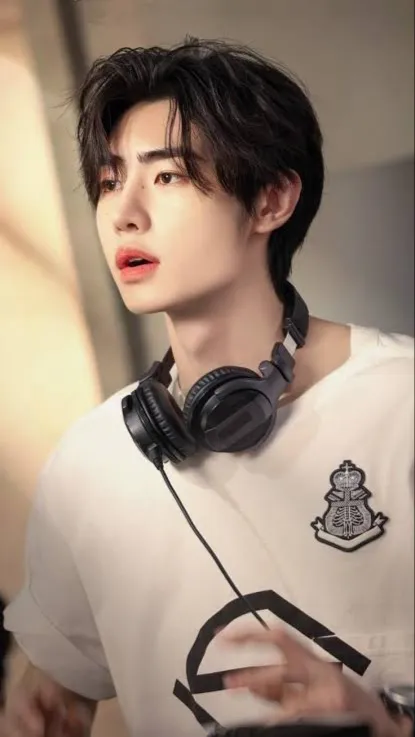 ai character: Sunghoon background