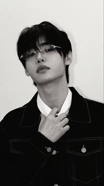 ai character: Sunghoon  background