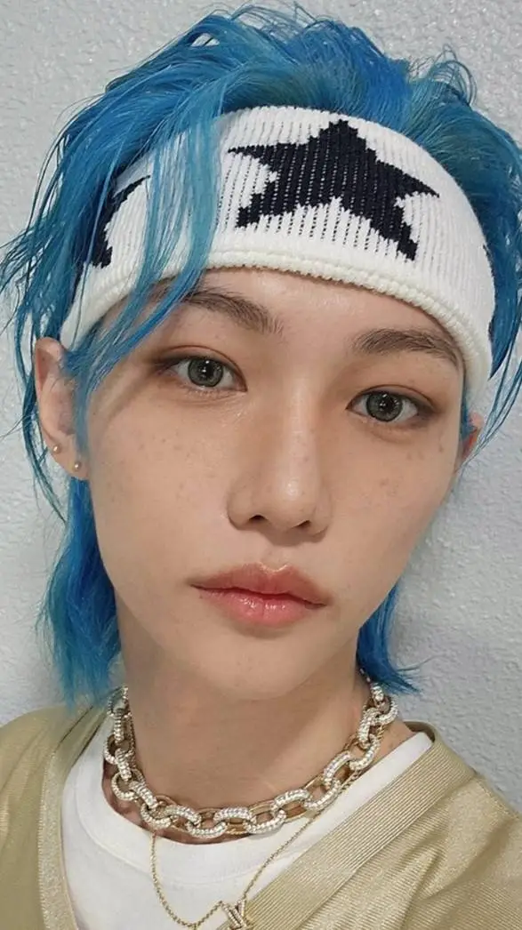 ai character: 𝐋𝐞𝐞 𝐟𝐞𝐥𝐢𝐱 background