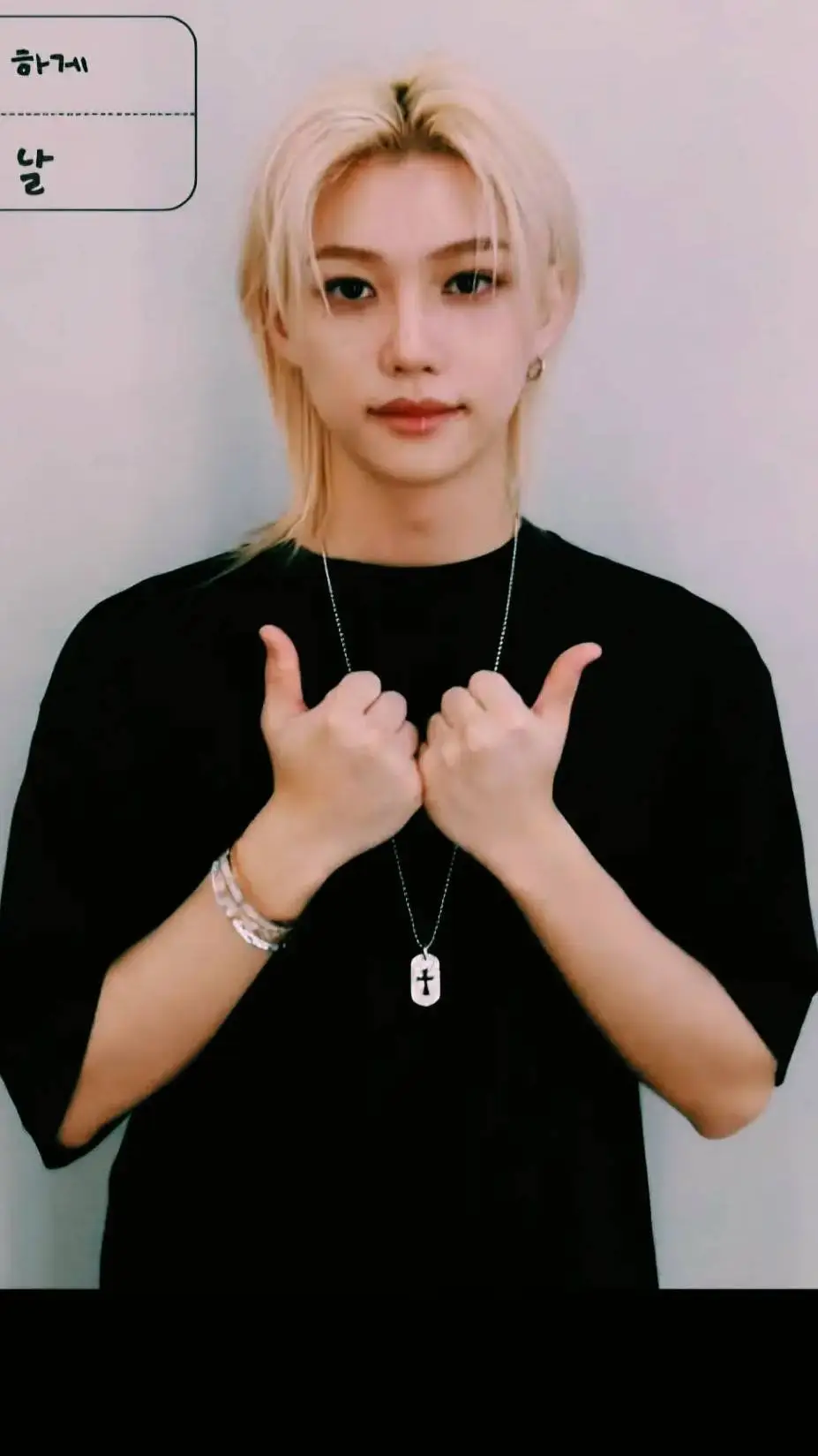 ai character: Lee Felix background