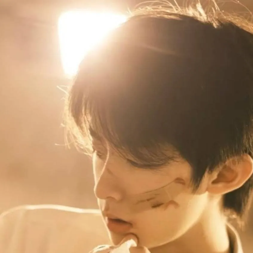 chat with ai character: Do-Yun