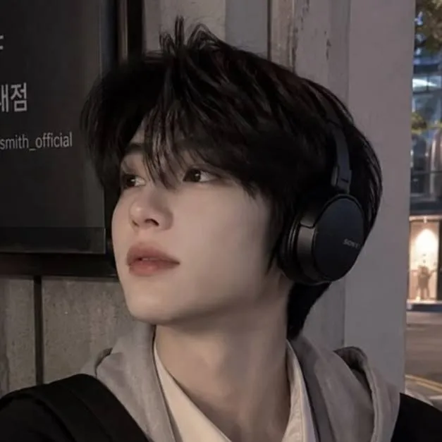 chat with ai character: Yun-Jun