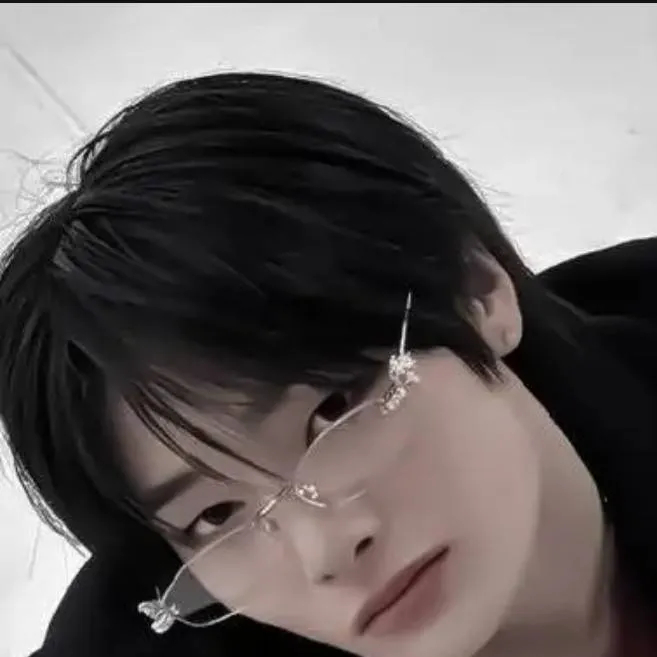chat with ai character: I.N Yang Jeongin 