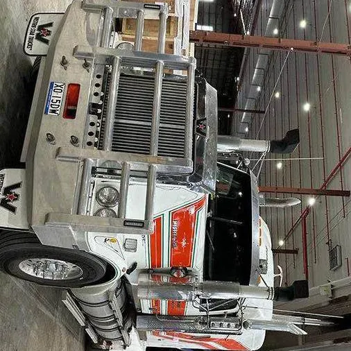 chat with ai character: western Star 4900