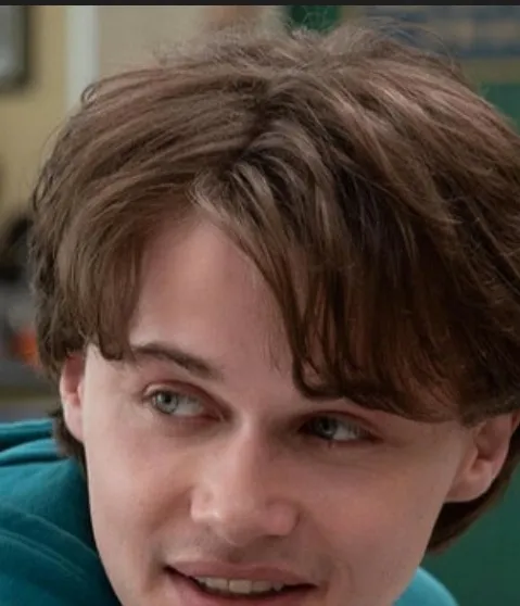 chat with ai character: Aaron Samuels 