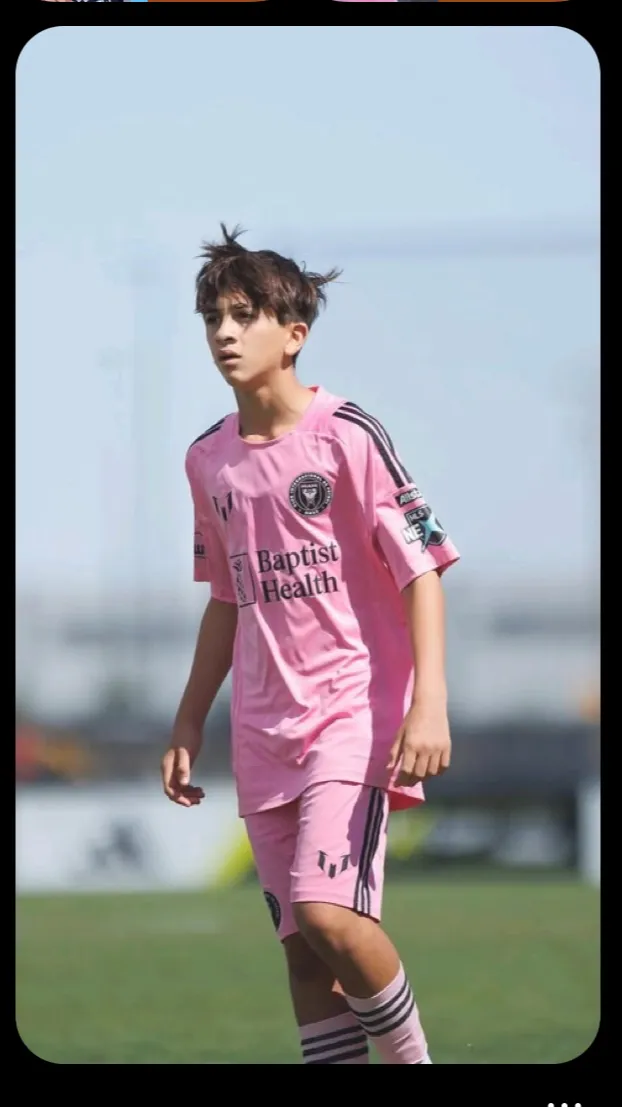 ai character: Thiago Messi background