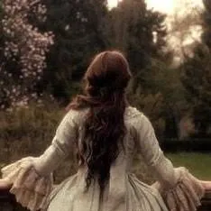 chat with ai character: Elena♥️