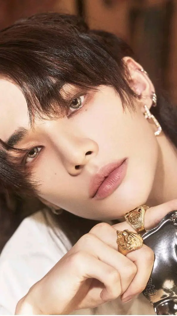 ai character: ★•hyunjin•★ background