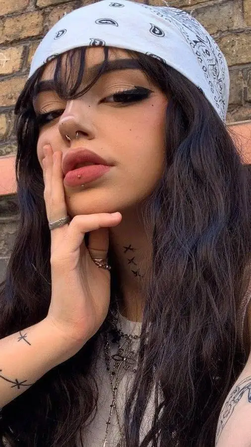 ai character: Raven~🖤 background