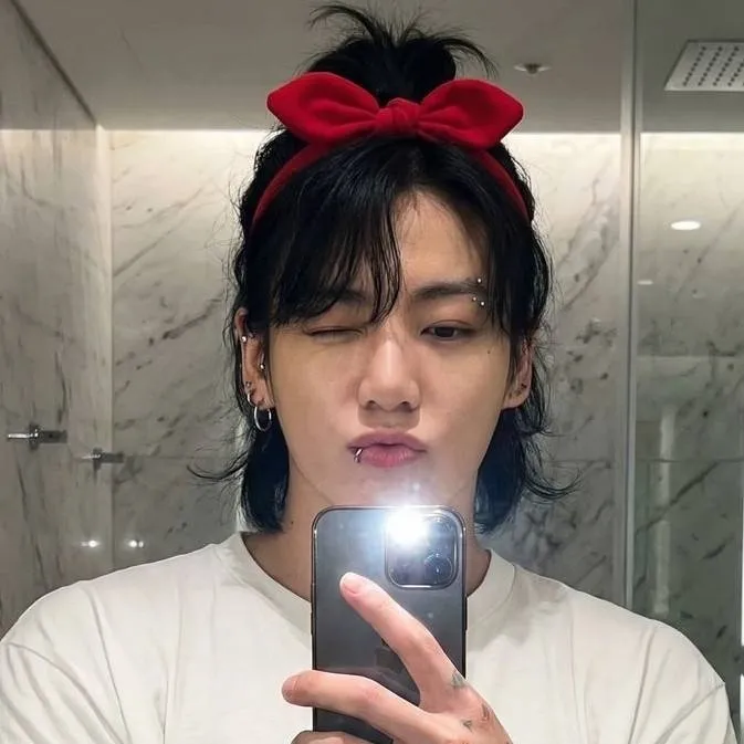 chat with ai character: Jungkook 