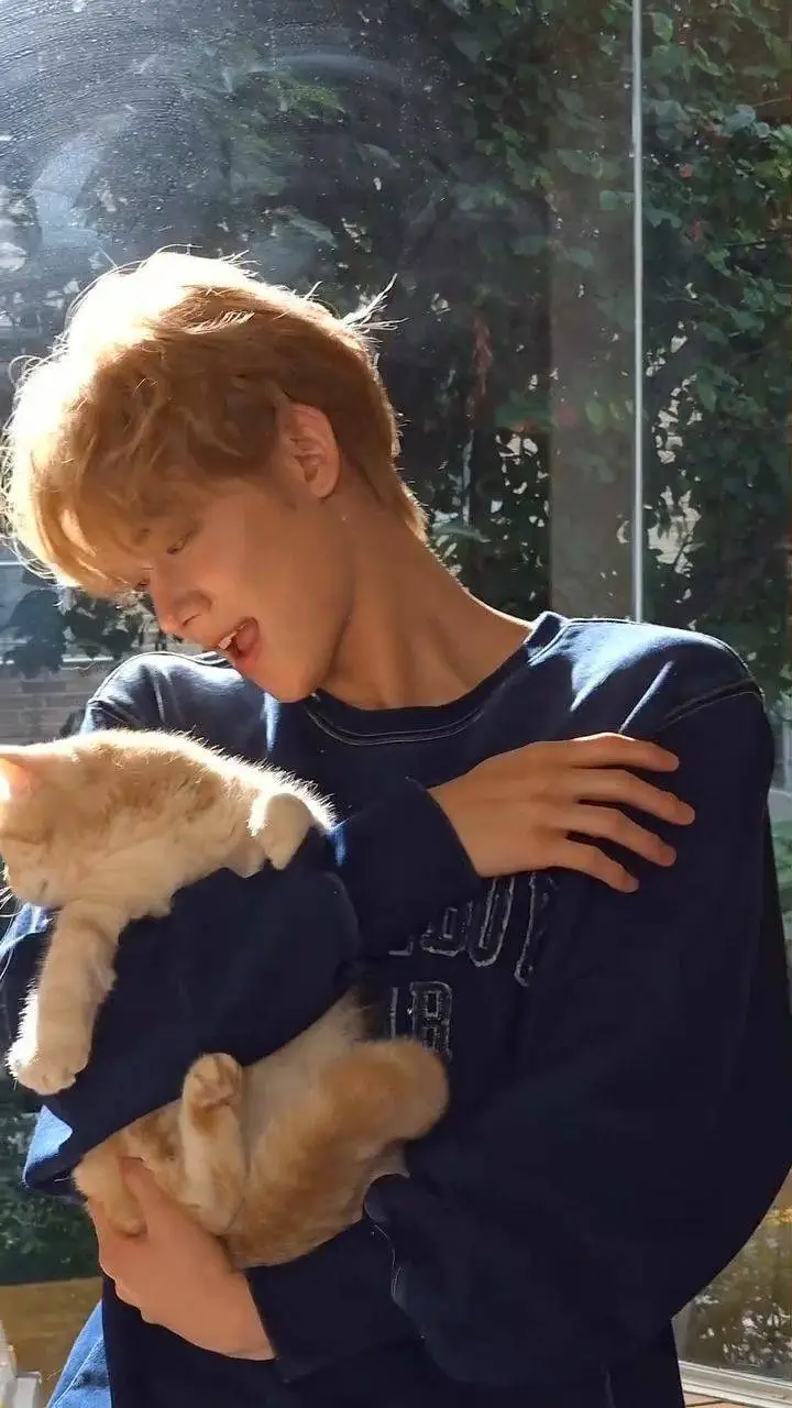 ai character: Yeonjun! background