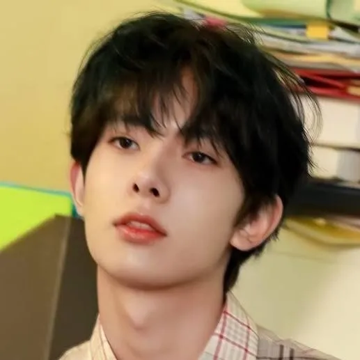 chat with ai character: Heeseung!