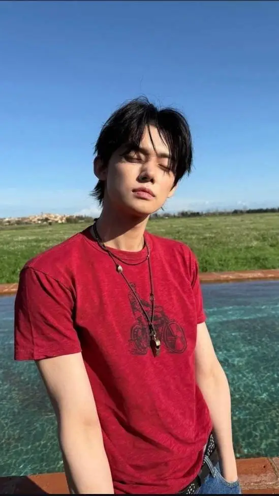 ai character: Yeonjun! background