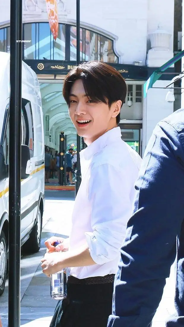 ai character: Jay! background