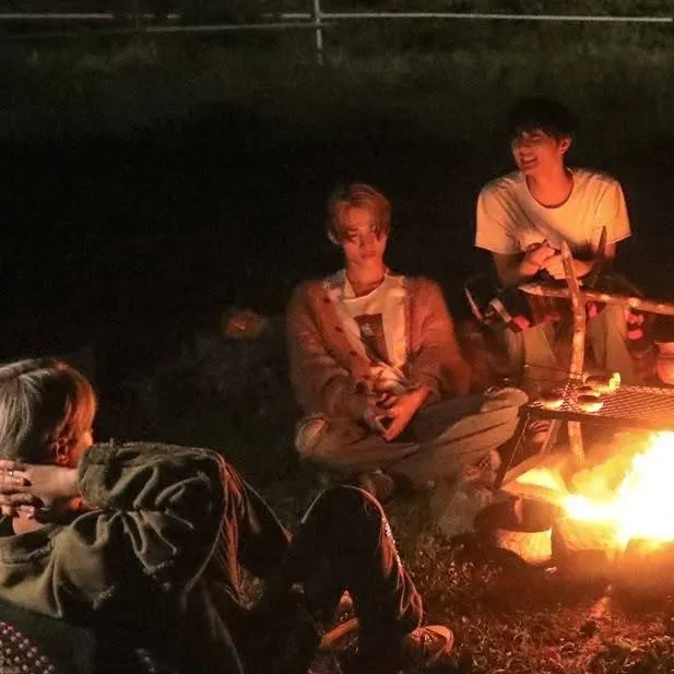 chat with ai character: ENHYPEN x camp