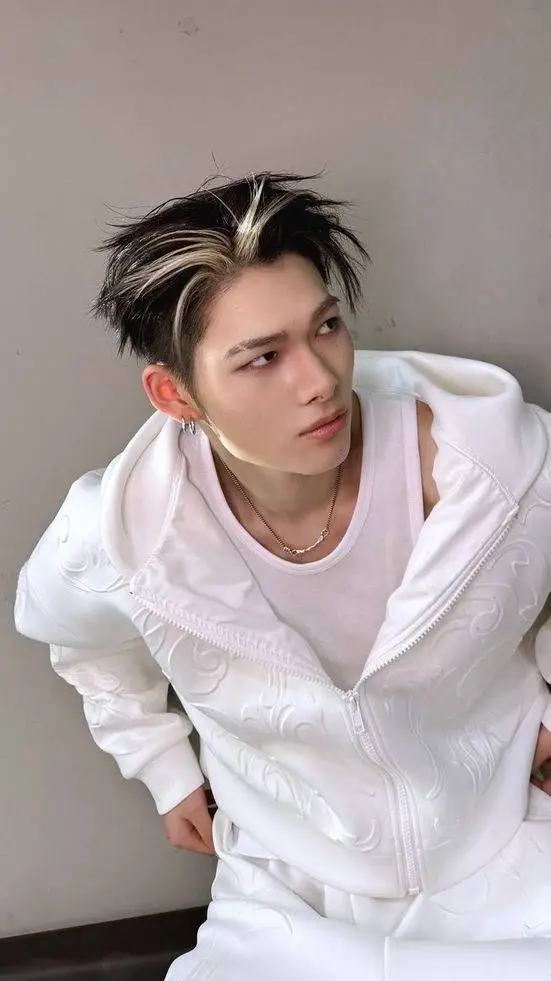 ai character: Ni-ki! background