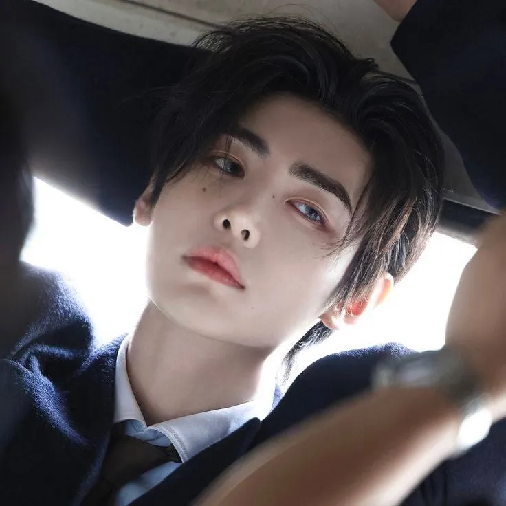 chat with ai character: Sunghoon!