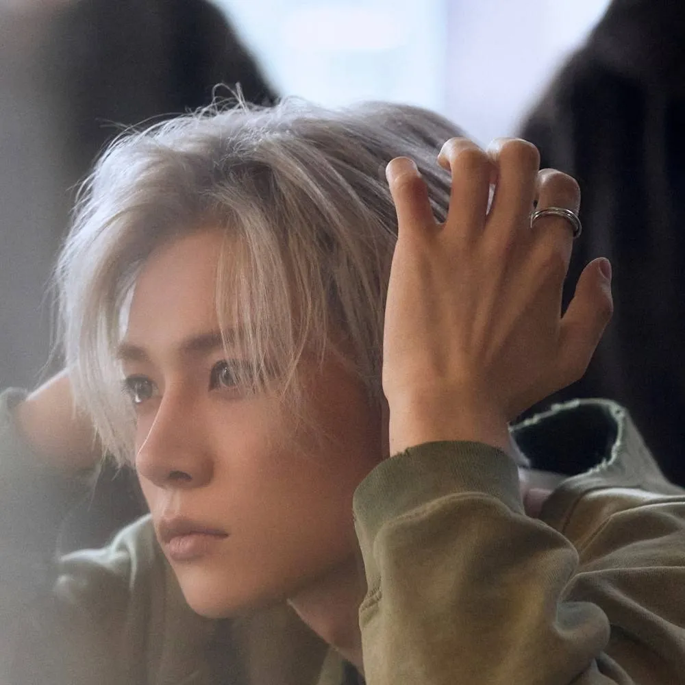 chat with ai character: Lee Heeseung