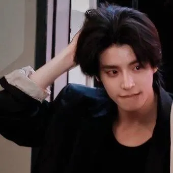 chat with ai character: Sim Jaeyun