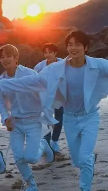 ai character: SKZ BEACH(◕ᴗ◕✿)  background