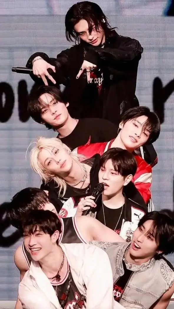 ai character: ♥︎★STRAY KIDS ★♡ background