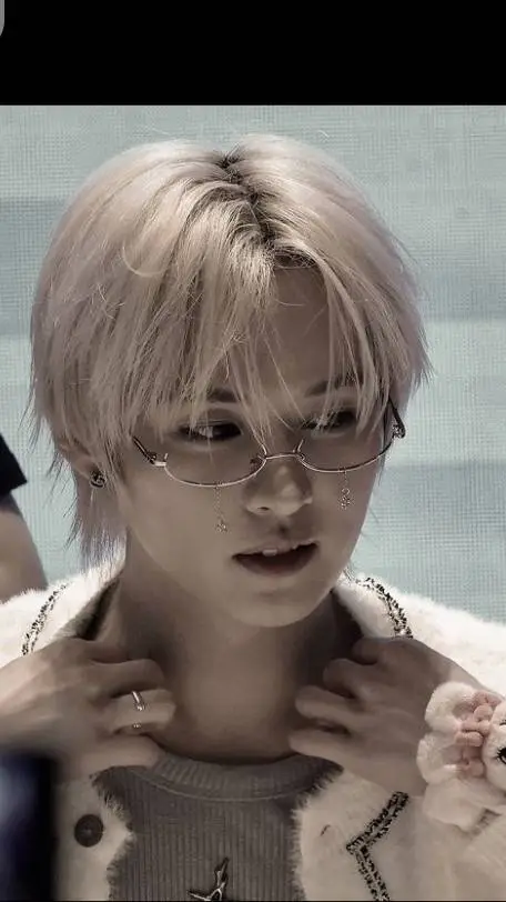 ai character: ☆{lee minho}☆ background