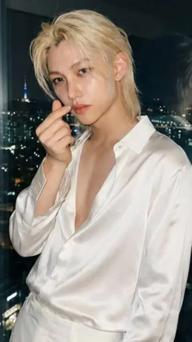 ai character: 🎤--Félix--🎤 background