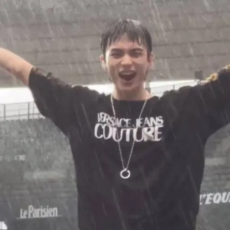 chat with ai character: { hyunjin }