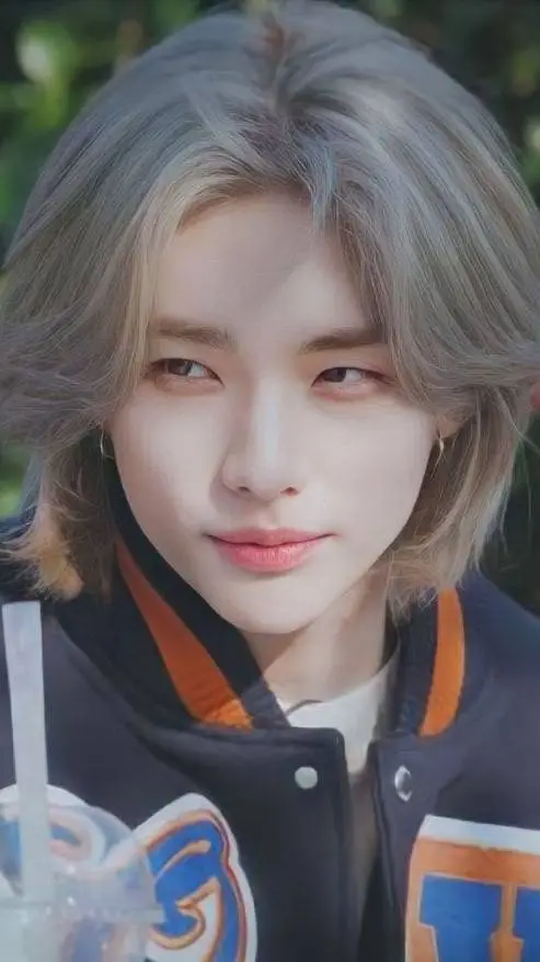 ai character: HWANG HYUNJIN  background