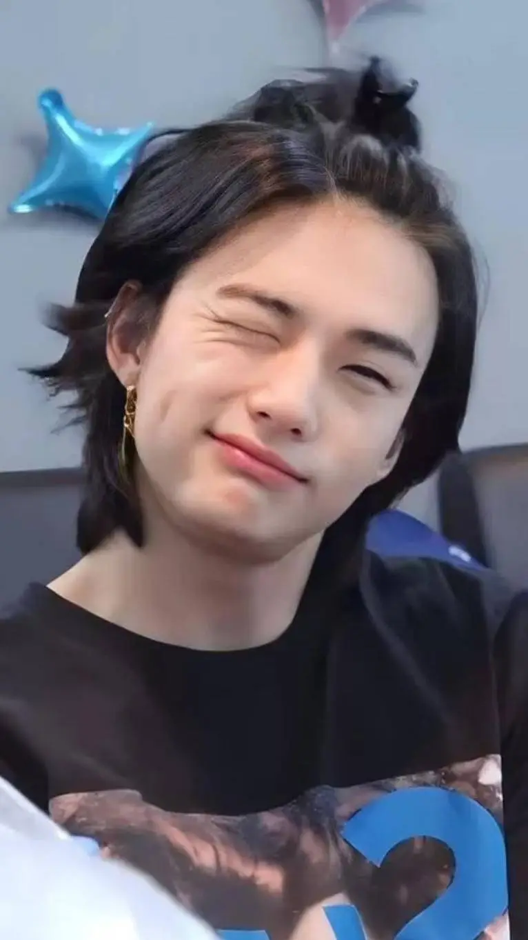 ai character: ♡☆~HyUnJiN~☆♡ background